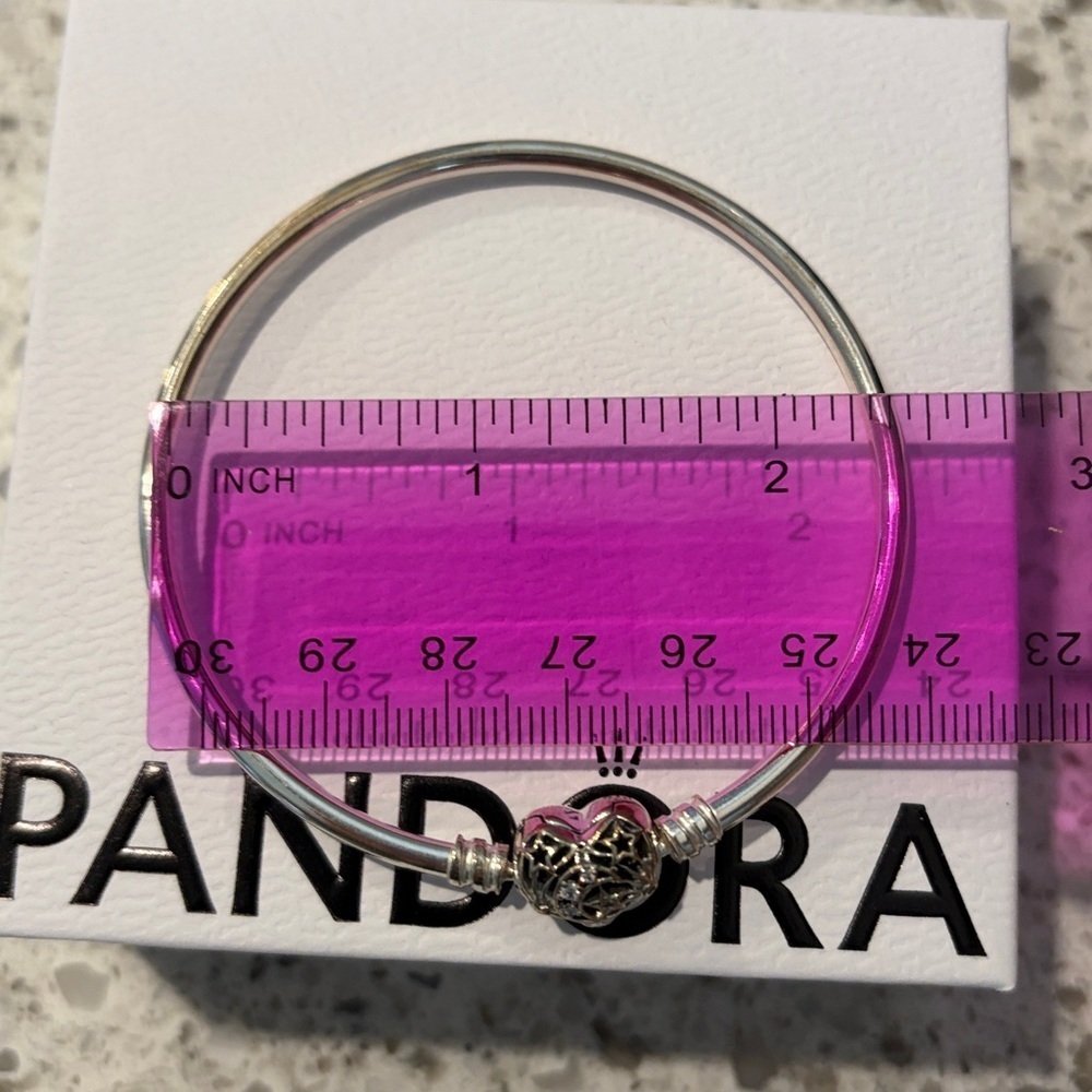Pandora Silver Bangle with heart closure - Picture 5 of 5